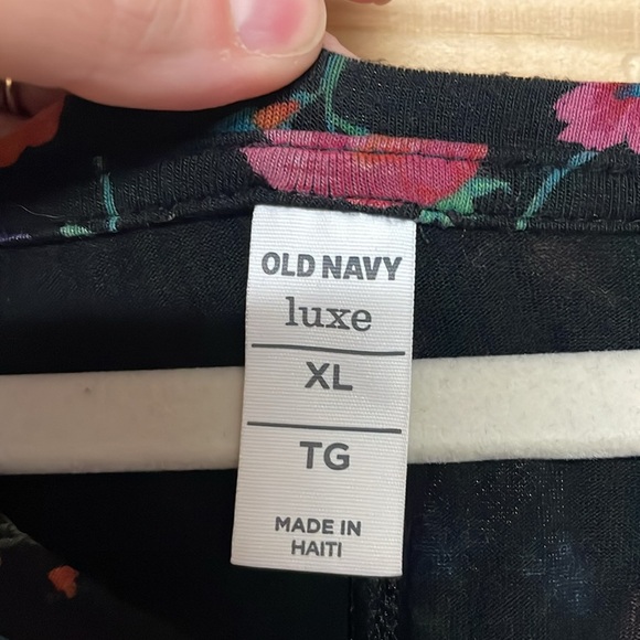 Old Navy size XL Black Floral Sleeveless Soft Stretchy Lightweight Tank Top - Picture 2 of 6